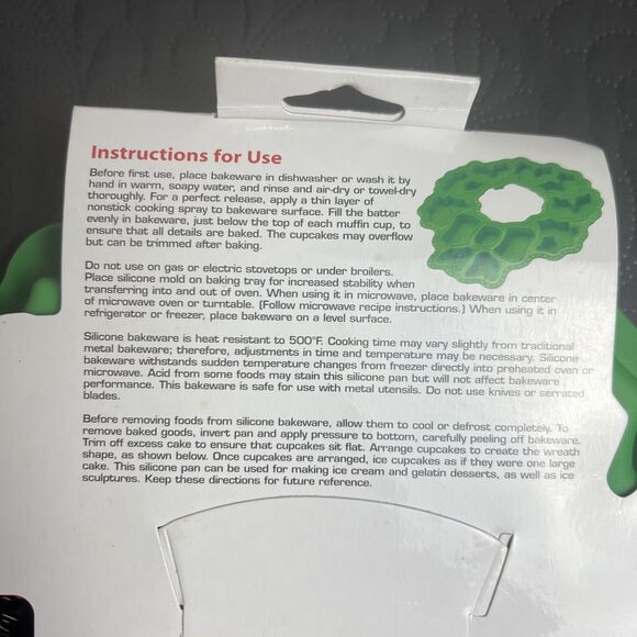 Create n Celebrate with Cupcakes Wreath Pull-a-Part Cupcake Mold Christmas  NEW! - Picture 6 of 14